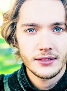 Toby Regbo